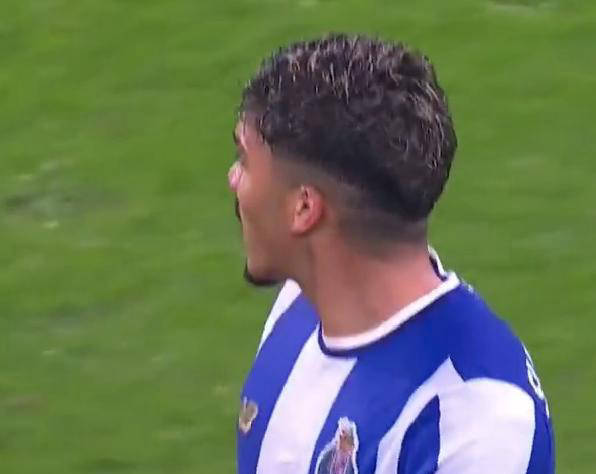 波尔图3-1大胜锁定争冠优势,本菲卡逆袭难题重重,穆帅夺冠前景堪忧