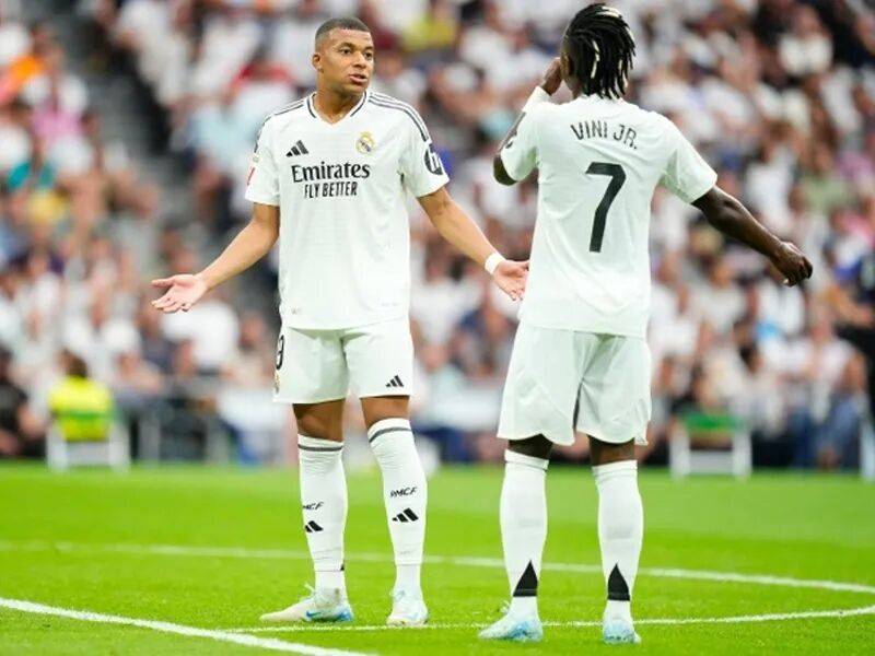 米兰故事重演!欧冠两大冷门,三进三出,皇马巴黎落入附加赛