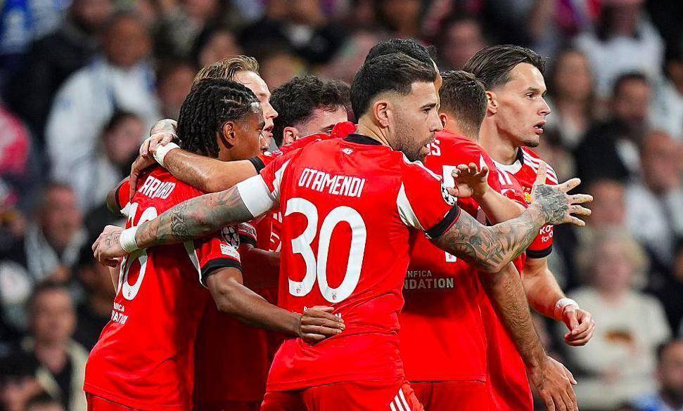 欧冠逆转名场面!2-1力克死敌,超巨破门锁定胜局,13.6亿豪门复仇晋级!